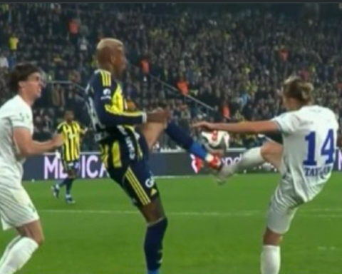 Fenerbahçe-Rizespor Mücadelesinde VAR Penaltı Kararını Getirdi