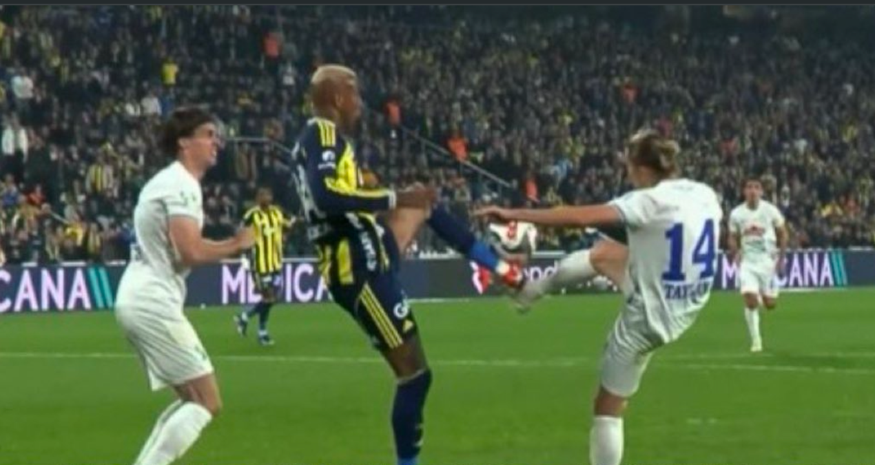Fenerbahçe-Rizespor Mücadelesinde VAR Penaltı Kararını Getirdi