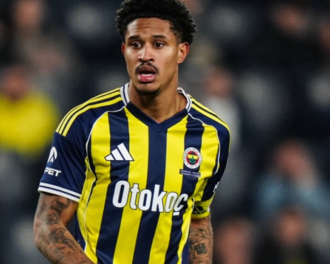 Fenerbahçe'de Jayden Oosterwolde, Çaykur Rizespor maçında oynayamayacak