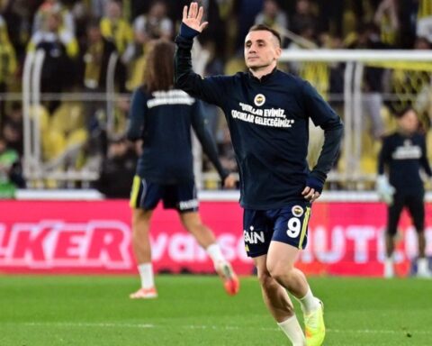 Fenerbahçe'den Anlamlı Mesaj: Okullar Evimiz, Çocuklar Geleceğimiz