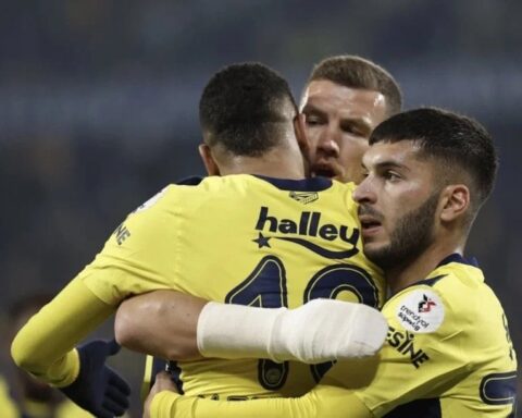 Fenerbahçe'nin Osimhen için TFF'ye yaptığı başvuruya Galatasaray'dan yanıt geldi