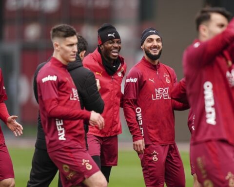 Galatasaray kamp kadrosunu açıkladı; Osimhen de yer aldı