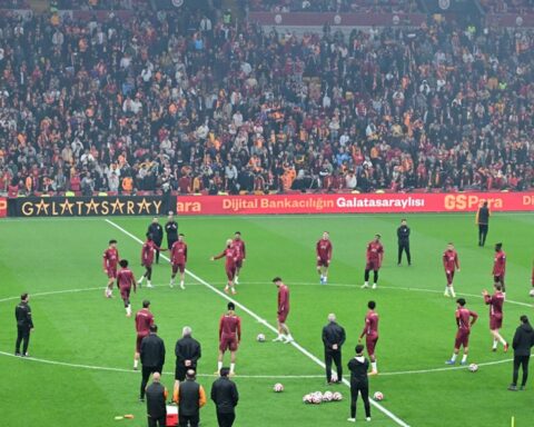 Galatasaray, Rams Park'ta 40 bin taraftarla coşkulu antrenman gerçekleştirdi