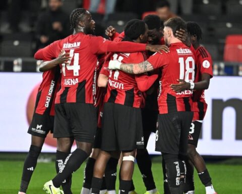 Gaziantep FK, Kayserispor'u 3-0 Yenerek Küme Düşme Mücadelesinde Öne Geçti