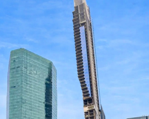 Gökdelenin Eğilmesi İstanbul'da Yapı Güvenliği Endişelerini Artırdı