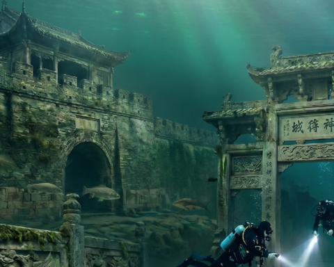 Gölün Derinliklerinden Yeniden Ortaya Çıkan 600 Yıllık Aslan Şehri