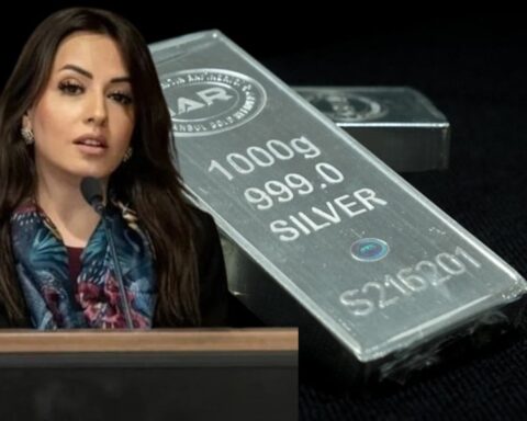 Gümüş piyasasında belirsizlik sürüyor; yatırımcılar acele etmemeli