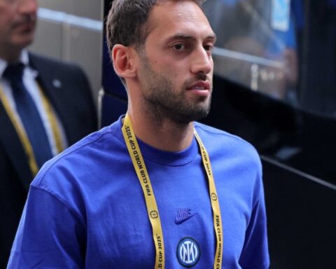 Hakan Çalhanoğlu, Geleceği İçin Inter'de Daha Fazla Kalmak İstiyor