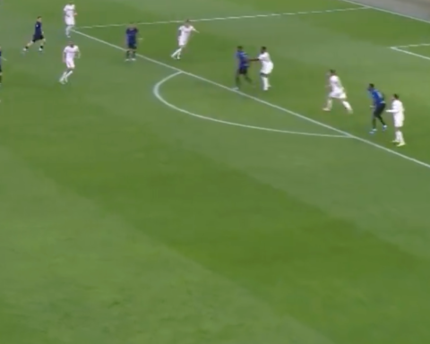 Hakan Çalhanoğlu'ndan 25 metreden muhteşem gol