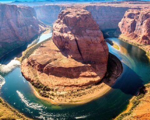 Horseshoe Bend'e Milyonlar Akın Ediyor: Doğanın Eşsiz Güzelliğiyle Büyülüyor
