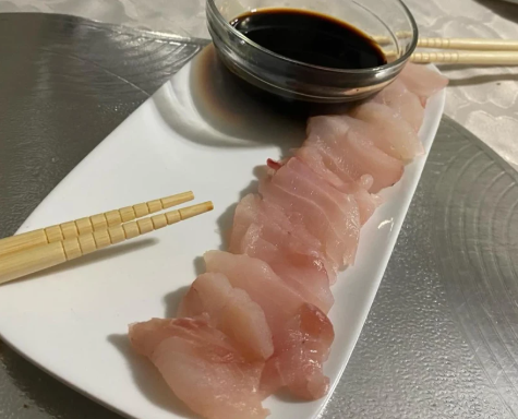 Hudson Nehri'nden Yakalanan Balıklarla Evde Suşi Deneyen Genç, Sağlık Uyarılarına Rağmen Keyif Alıyor