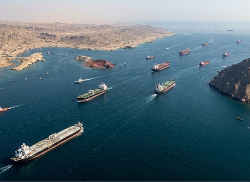 Hürmüz Boğazı'nda Ticari Gemilerin Geçişi Artıyor, Katar'ın LNG Tankerleri İlerliyor