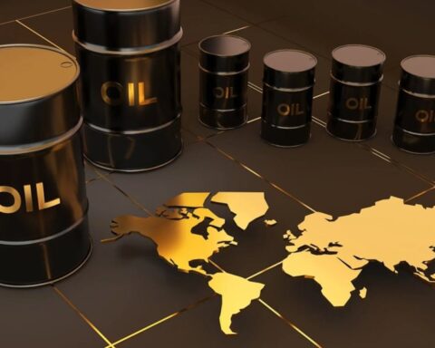 Hürmüz Boğazı'ndaki Abluka, Petrol Fiyatlarını 150 Dolar Sınırına Taşıyabilir