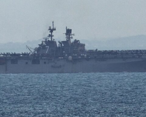 Hürmüz Boğazı'ndaki Deniz Trafiği, İran'ın Gemilere El Koymasıyla Durdu