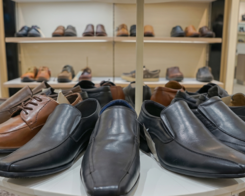 İngiliz Ayakkabı Markası Russell & Bromley, Ekonomik Kriz Nedeniyle 10 Mağazasını Kapatıyor