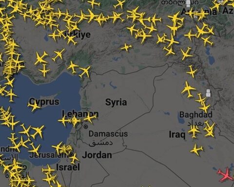 İran Hava Sahasının Bazı Bölümleri Uçuşlara Açıldı