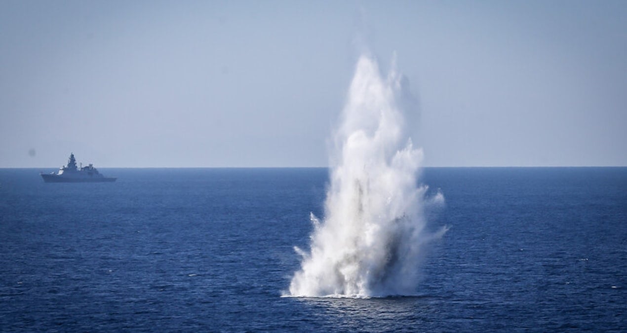 İran Hürmüz Boğazı'ndaki Mayınların Yerini Bilmediği için Ticaret Tehdit Altında