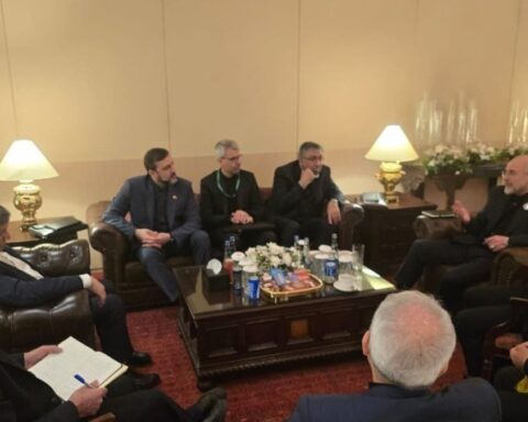 İran ve ABD Görüşmeleri Pakistan'da Bir Gün Daha Uzatılabilir