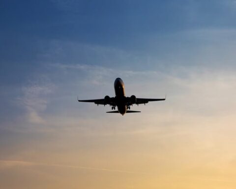 İran'ın Bazı Ülkelere Uçak Seferlerini Yeniden Başlattığı Açıklandı