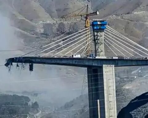 İran'ın En Yüksek Köprüsüne Yönelik Saldırıda İki Kişi Hayatını Kaybetti