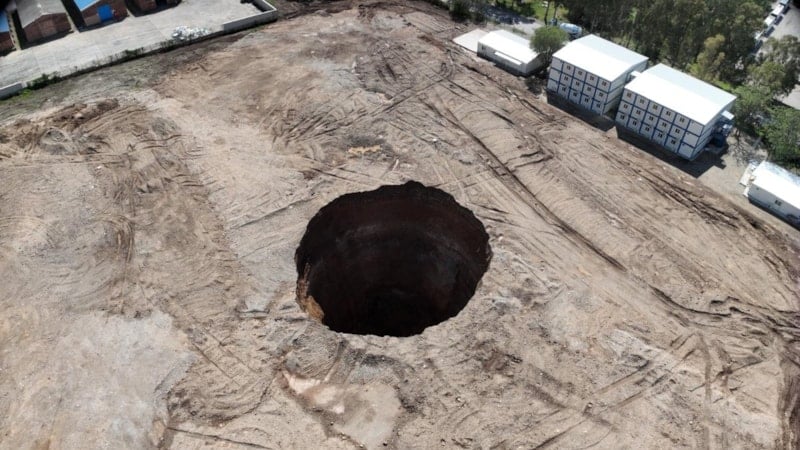 İskenderun'daki İki Büyük Ulaşım Projesinde Obruk Oluştu