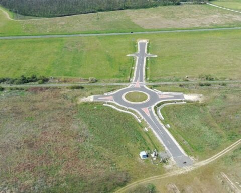 İşlevsiz Kavşak Projesi, Macaristan’da AB Fonları Üzerine Tartışmaları Derinleştiriyor