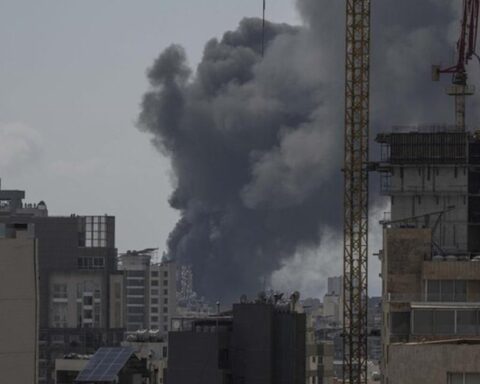 İsrail, Ateşkese Rağmen Lübnan’a Hava Saldırılarını Sürdürüyor