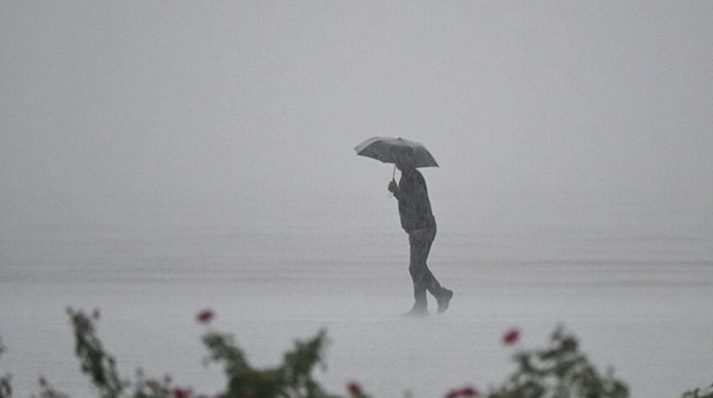 İstanbul'da Kuvvetli Yağış Uyarısı: Sıcaklıklar Mevsim Normallerinin Altına Düşecek