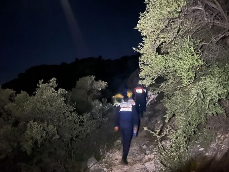 İzmir'de Dağlık Alanda Mahsur Kalan İki Çocuk Kurtarıldı