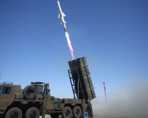 Japonya, Uzun Menzilli Füzeleri İlk Kez Ülkesinde Konuşlandırdı