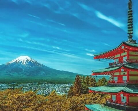 Japonya'daki Osino Hakkai göletlerinde aşırı turizm nedeniyle madeni para kirliliği arttı