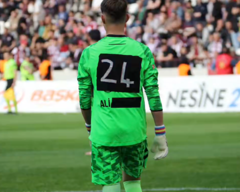 Kalecinin Forması Olmadı, As Kalecinin Üzerine Bantla Numara Yazıldı