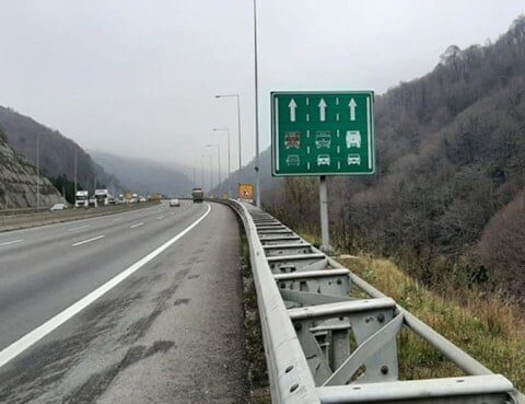 Kamyon ve tır sürücüleri, otoyollarda sol şerit ihlalinde cezai işlemlerle karşılaşıyor