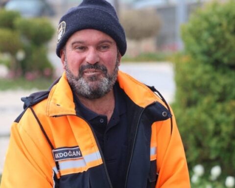 Kırşehir'de Temizlik Görevlisi, Bulduğu Altınları Sahiplerine Ulaştırdı