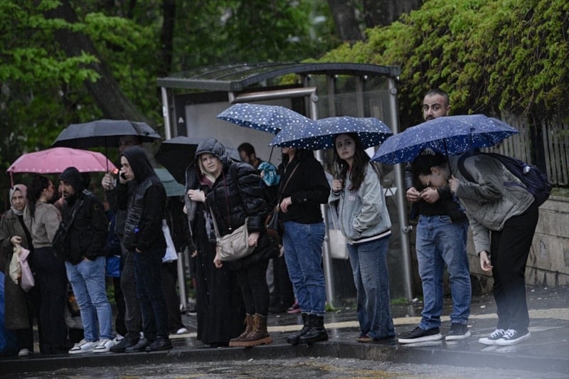 Kış Geliyor: Türkiye'de Sıcaklıklar Düşüyor, Yağışlar Artıyor
