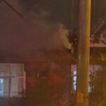 Kocaeli'de Çatı Katında Yangın Çıktı, İtfaiye Ekipleri Müdahale Etti