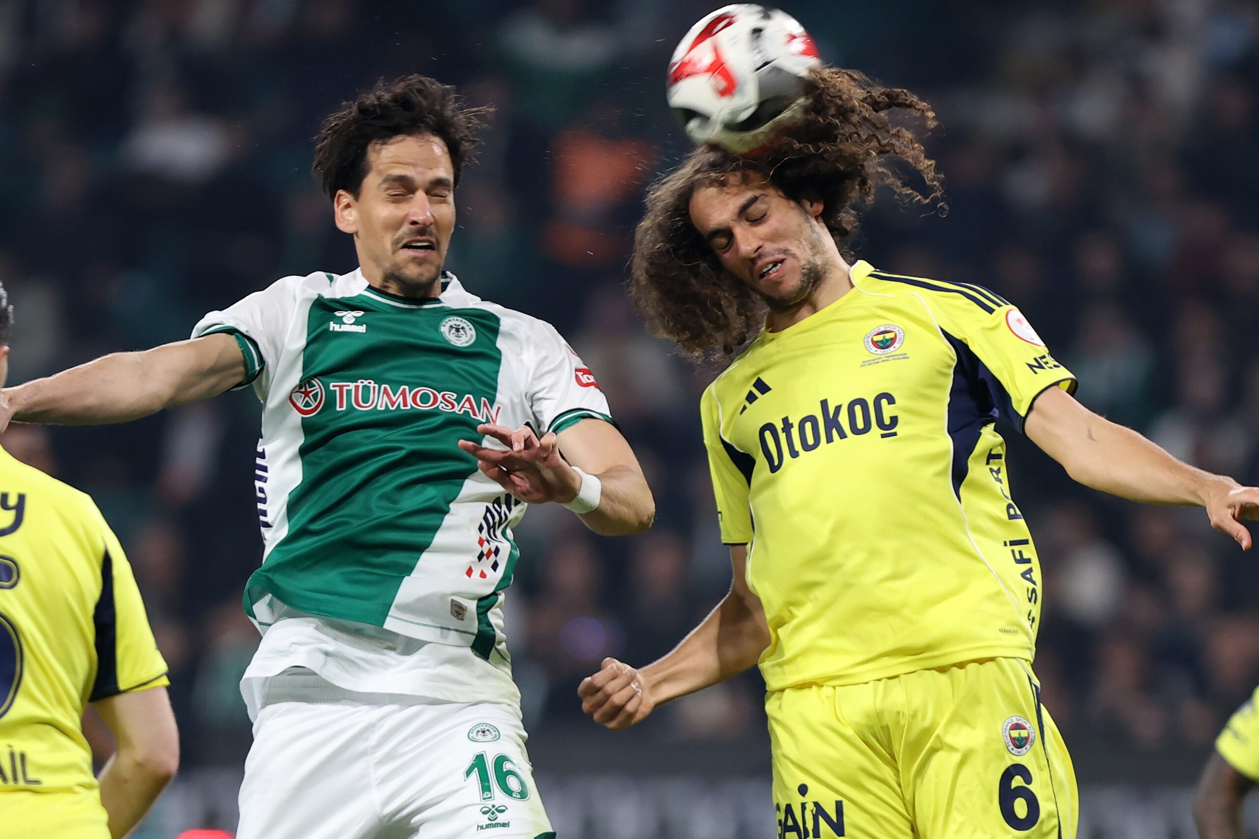 Konyaspor-Fenerbahçe Maçında Duyulan Yüksek Seslerin Nedeni Merak Ediliyor