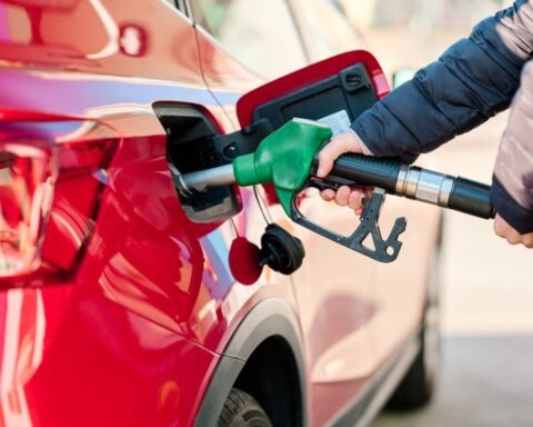 Küresel Petrol Fiyatlarındaki Düşüş Akaryakıtta İndirim Sağlayacak