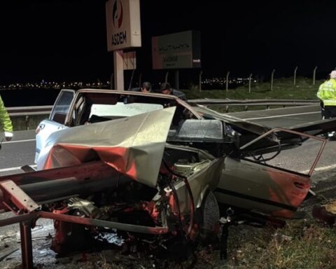 Kütahya'da Kontrolden Çıkan Otomobil Bariyere Çarptı, Sürücü Hastanede Hayatını Kaybetti