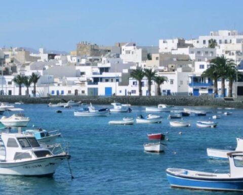 Lanzarote'deki Turist Hayal Kırıklıkları: Rüzgar ve Yükselen Fiyatlar Sorun Oluyor
