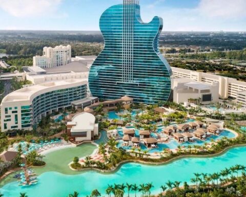 Las Vegas'ta Gitar Şeklinde Yeni Hard Rock Oteli Yükseliyor