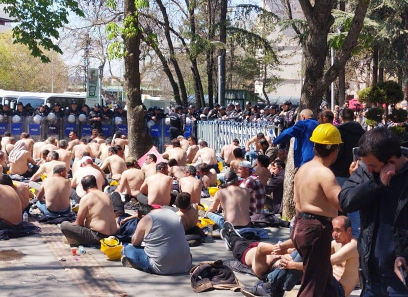 Maaşlarını Alamayan Madenci İşçiler Hakkını Arıyor
