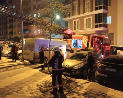 Malatya'da Çakmakla Oyun Oynarken Yangın Çıktı, İtfaiye Müdahale Etti