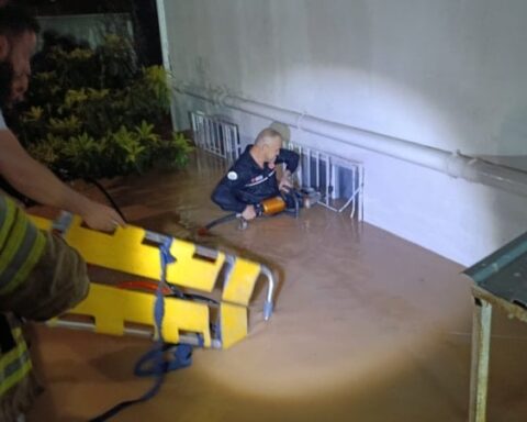 Mardin'de Sağanak Nedeniyle Ev ve İş Yerlerini Su Bastı