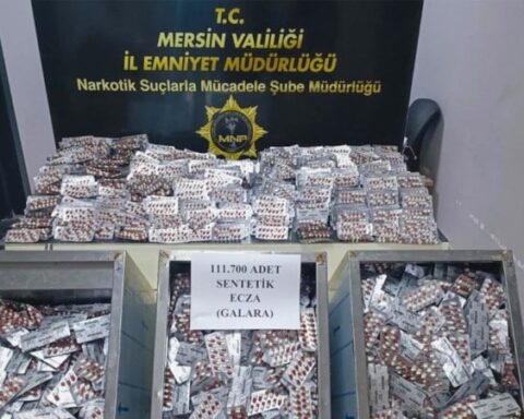 Mersin’deki operasyonda 111 bin sentetik ecza ele geçirildi, iki kişi tutuklandı