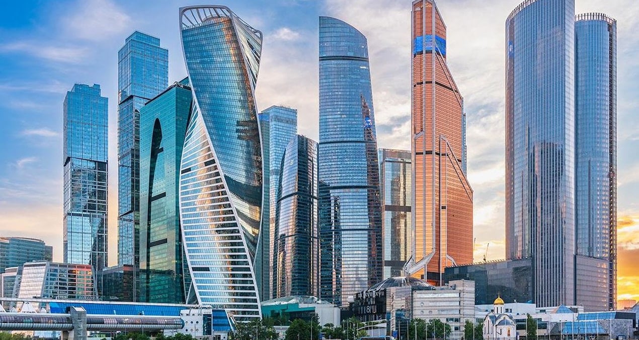 Moskova-Siti'deki İkonik Moscow Towers Gökdeleni Satışa Çıkıyor