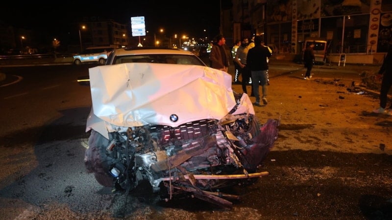 Nevşehir'de minibüs ile otomobil çarpıştı: 1 ağır 3 yaralı