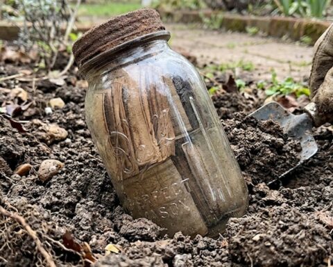 New Jersey'de tadilat sırasında bulunan 2.370 dolarlık 1934 serisi banknotlar