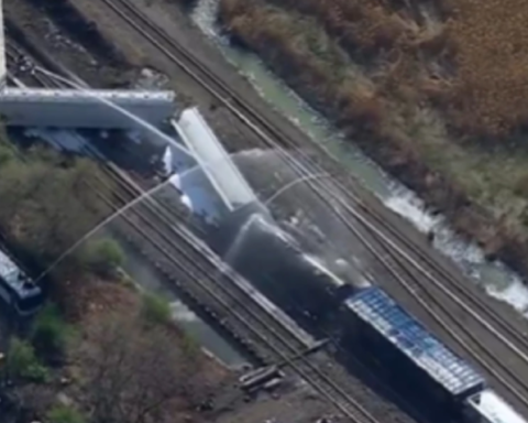 New Jersey'de tren kazası sonrası kimyasal sızıntı alarmı verildi