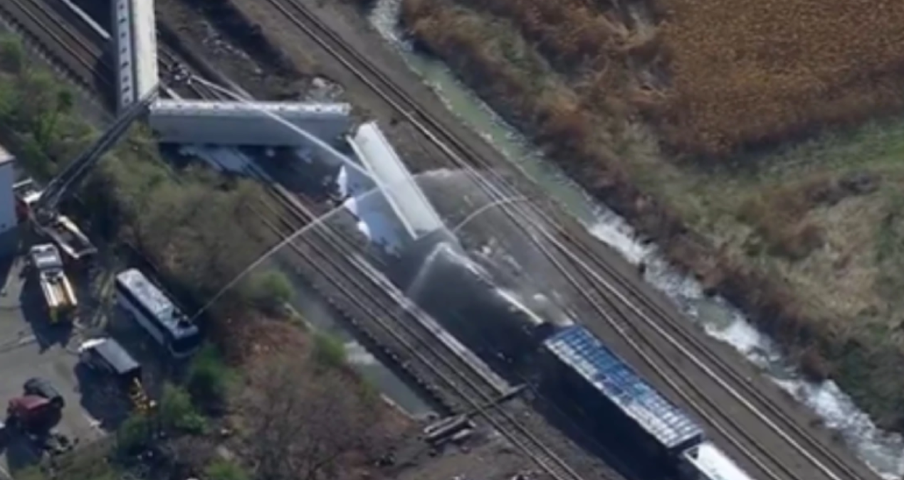 New Jersey'de tren kazası sonrası kimyasal sızıntı alarmı verildi